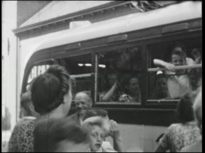 5556BB07066 Een film rond een jeugdkamp van de Wilhelminavereniging uit Deventer op de Veluwe bij Epe, met beelden van ...