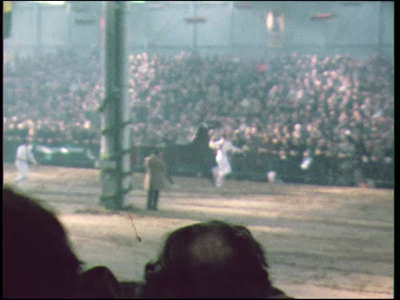 9478BB02168 Familiefilm van Haafkes uit Goor bestaande uit 11 spoelen.Hengstenkeuring in een hal in Utrecht. Paarden ...