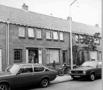 22296 FD016857 Zonnebloemstraat 13-15., 1981