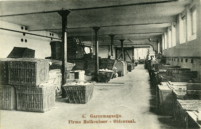 322 PBKR5893 Garenmagazijn van de Koninklijke Oldenzaalsche Stoomweverij vh J.H. Molkenboer Jr. (1872-1967). De ...