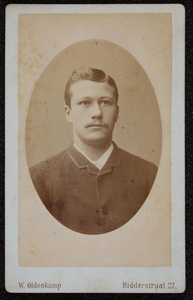 1820 -13 Portret van een man. In ovaal., 01-01-1885 - 01-01-1915