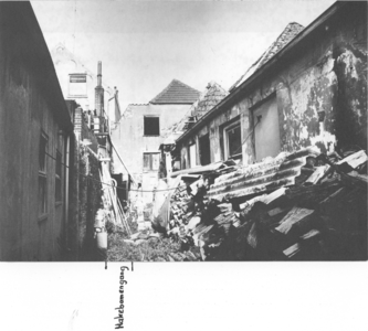 11131 De huisjes, genummerd 42 t/m 48, waren gelegen achter nr. 50 en toegankelijk door de Hakebomengang., 01-01-1978