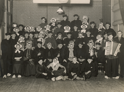 13031 'Olster Dansers' die optraden in de week van 2 -10 mei 1936, n.l. op 9 mei., 02-05-1936 - 10-05-1936