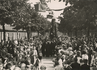 13390 Pinksterkroon.