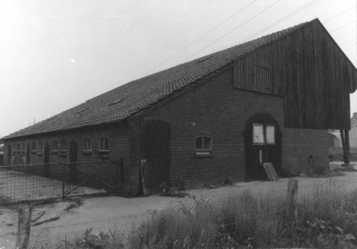 14164 Schuur bij boerderij Groot Douwel. Weteringen., 01-06-1979