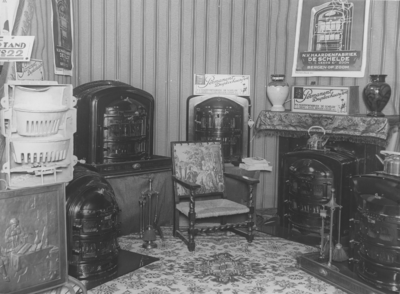 15562 Van 17-25 mei 1930 werd in de Buitensociëteit de tentoonstelling 'De Woning' gehouden over woningbouw, - ...