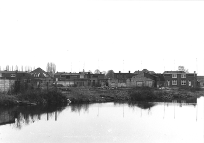 16859 Ter hoogte van de Bergsingel. Links het voormalig terrein van Beton- en Tegelfabriek Nijlando, gelegen aan de ...