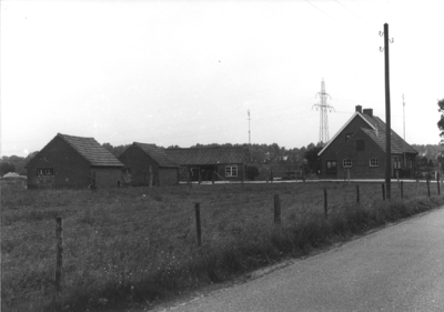 17864 Boerderij bij Groot Douwel., 01-06-1979
