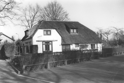 18029 Katerstede Spekbroek. Boerderij gebouwd begin 1800. Nu verbouwd tot twee woningen, 01-03-2001