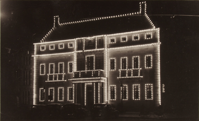 21573 Versierde stad t.g.v. het huwelijk van Prinses Juliana en Prins Bernhard. Stadhuis, Grote Kerkhof 4., 01-01-1937
