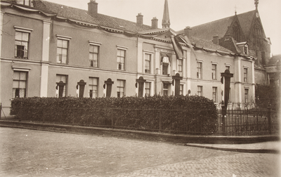 21577 Straatversiering t.g.v. het huwelijk van Prinses Juliana en Prins Bernhard. Oude Vrouwenhuis Bagijnenstraat 14., ...