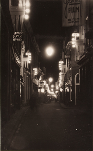 21602 Feestverlichting t.g.v. het huwelijk van Prinses Juliana en Prins Bernhard op 7 januari 1937. Lange ...