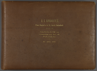1194 -023506 Afscheidsalbum van de president van het St. Jozefziekenhuis, met op de leren band vergulde letters. ...