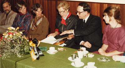 22904 Afscheid mej. W.H. Kleiboer als hoofd openbaar onderwijs te Diepenveen-dorp., 09-12-1983