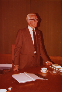 22921 De heer Veldwachter bij zijn afscheid als wethouder en raadslid., 31-08-1978