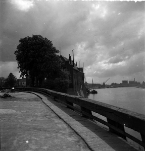 253 Welle, IJssel en Pothoofd, bij de ingang van de oude haven. Gezien richting Gasfabriek., 01-01-1920 - 01-01-1939
