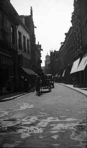282 Lange Bisschopstraat, gezien richting Grote Kerkhof. Paard en wagen., 10-04-1945 - 30-04-1945