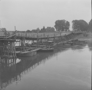 411 Schipbrug gezien richting de Worp. Laag water., 01-01-1920 - 01-01-1948