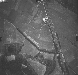 164 -LF Rechts: spoorlijn Deventer - Zutphen; van linksboven naar rechtsonder: Dortherbeek., 1971-03-29