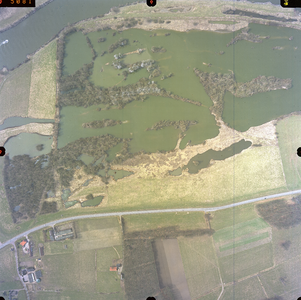 5081 -LFDI Hengforder waarden; boven: IJssel; onder: IJsseldijk (N337)., 1996-04-05