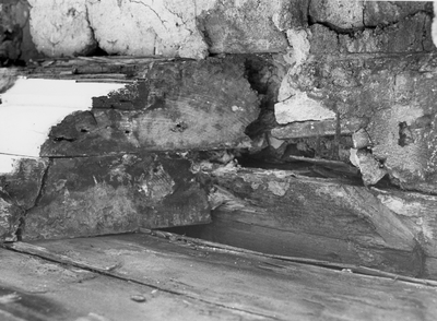 1053 Lijst a/d. voorgevel (gefot. i.v.m. zwamvorming), zie ook nr. 82065-67., 01-11-1982