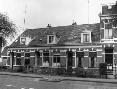 3954 Voorzijde gevels., 01-03-1988 - 30-04-1988