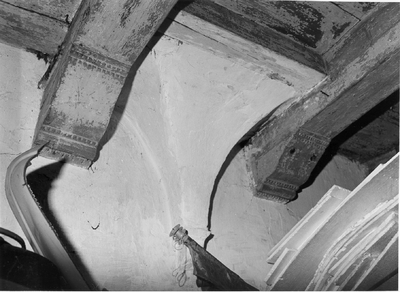 958 Kraagsteen opgaand gewelfje 3e balkvak zijde Kranensteeg, 01-01-1979