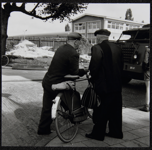 11 De Boreelkazerne. Op achtergrond het nieuwe gebouw van de Indelingsraad. Hier werden de medische keuringen verricht ...