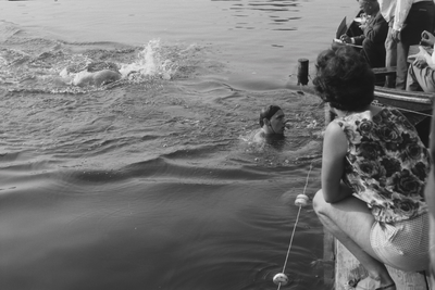 2069 Zwemwedstrijden in zwembad de Lange Kolk in Den Nul bij Olst., 01-01-1960 - 31-12-1964