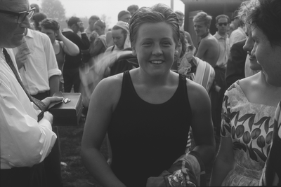 2095 Zwemwedstrijden in zwembad de Lange Kolk in Den Nul bij Olst., 01-01-1960 - 31-12-1964