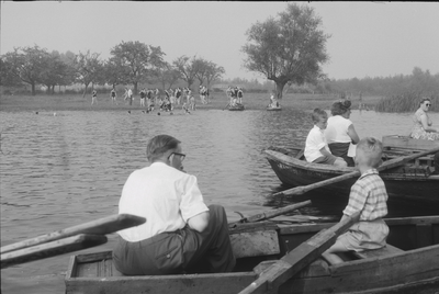 2100 Zwemwedstrijden in zwembad de Lange Kolk in Den Nul bij Olst., 01-01-1960 - 31-12-1964