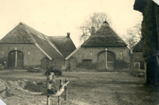 223-017 Halle-huis-boerderij. Achterzijde. Hal met dwarshuis en 2e niet-verbonden hal