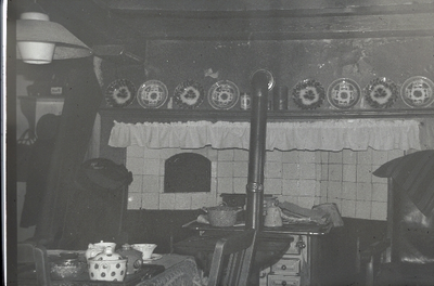 12-5-16 De keuken van Huis Bringenborg, met oven en schouw met sierborden