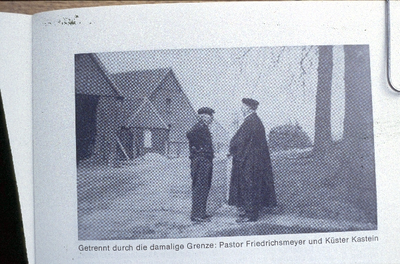 4-1-30 Pastor Friedrichsmeyer en koster Kastein werden gescheiden door de toenmalige grens