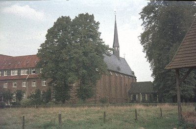 4-4-1 Klooster Mariengarden/Gross Burlo met kerk