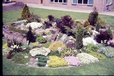 1677 Detail van een tuin