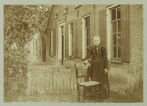GRO001000011 Gedenkboek 25-jarig priesterfeest pastoor W. Verhoeks. Informatie bij de foto: Johanna Harmelink (geb. ...
