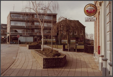 0976 Rechts cafe Gert Meyer. Rechtsaf gaat men de Terborgseweg op en rechtdoor de Marktstraat in