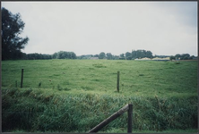 0990 Voorbroek, met op de achtergrond Maron B.V. (geel van kleur) Het gebouw links , waarvan het dak nog zichtbaar is, ...