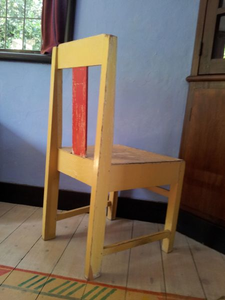 1042_17-1 Slaapkamerstoelen in de Wije Blick Zoutelande, architect Wim Hebly. Deze lijken geïnspireerd door architect ...