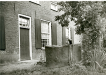 1095-14-320 De bijzondere ovale waterput bij T.J. Mellink is gemaakt van Bentheimer zandsteen