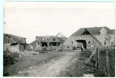 1095-14-359 Boerderij Nahuis werd grotendeels verwoest door de cycloon