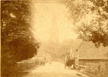 1095-17-0488 Het dorp in lang vervlogen tijden. Midden in beeld is vaag de toren van de Remigiuskerk te zien