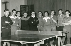1095-18-131 Groepsportret tafeltennisvereniging