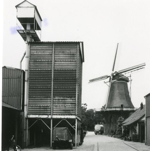 1095-24-627 De silo bij molen De Hoop