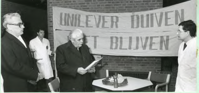 1095-44-035 Aanbieding petitie Unilever Duiven moet blijven aan de Commissaris van de Koningin Geertsema