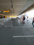 NL-DtcSARA_1628_0074 Lange rij voor de Ikea