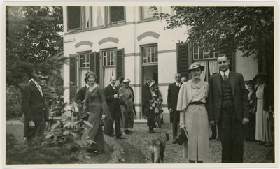 1943-0005 Familie en vrienden aanwezig bij het huwelijk van Hendrik Nicolaas Schimmelpenninck van der Oye (1907-1971) ...