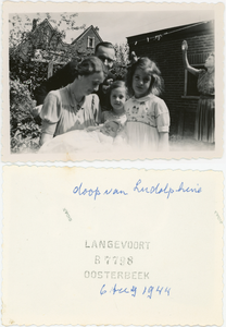 811-0058 Babyboek van Ludolphine Emilie schimmelpenninck van der Oye (1944-), 06-08-1944