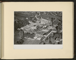 1070-0002 Luchtfoto van het fabrieksterrein van N.V. Vereenigde Papierfabrieken, 31-10-1949